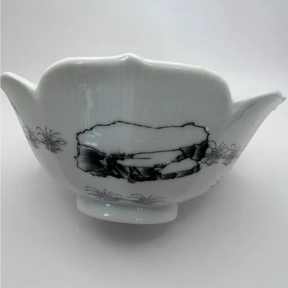 Vintage YT Hong Kong Porcelain Bowl Scalloped Black & White Decorative Dish - Picture 4 of 9